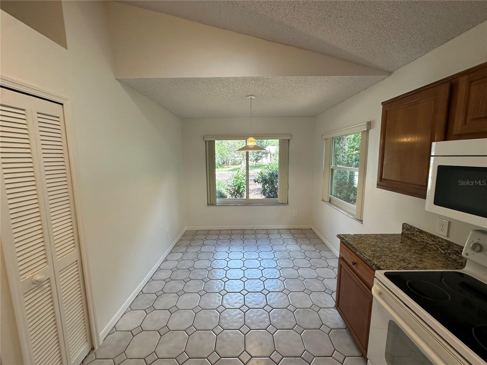 Image 5 of 34 For 310 Tangerine Street