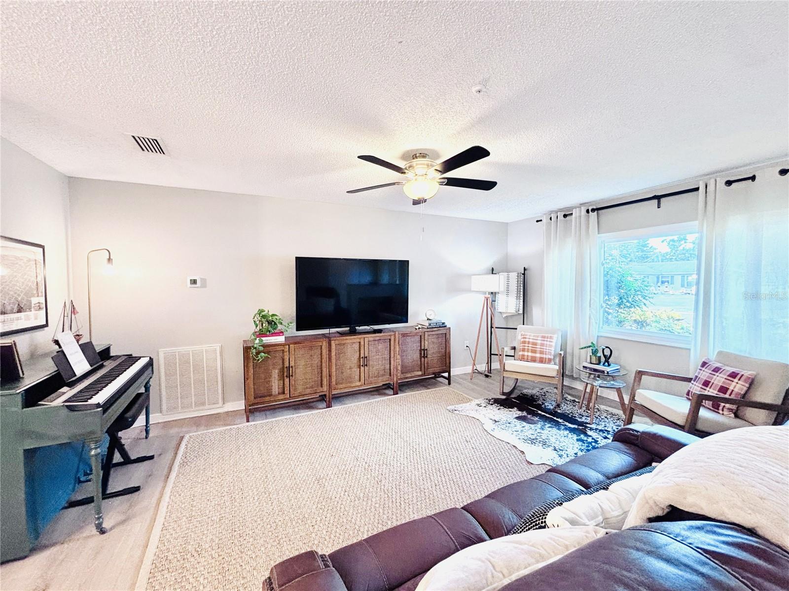 Image 5 of 25 For 4033 13th Avenue W