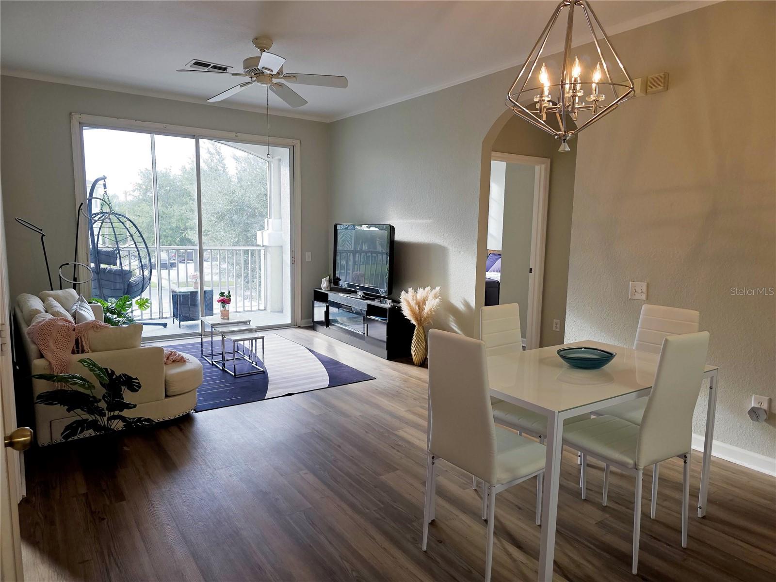 Image 4 of 21 For 2307 Butterfly Palm Way 201