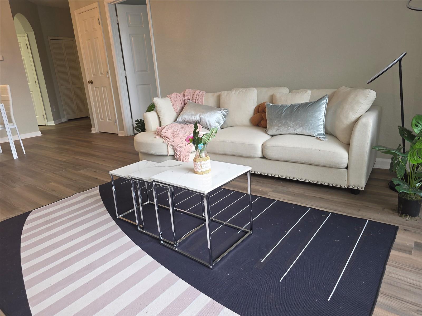 Image 5 of 21 For 2307 Butterfly Palm Way 201