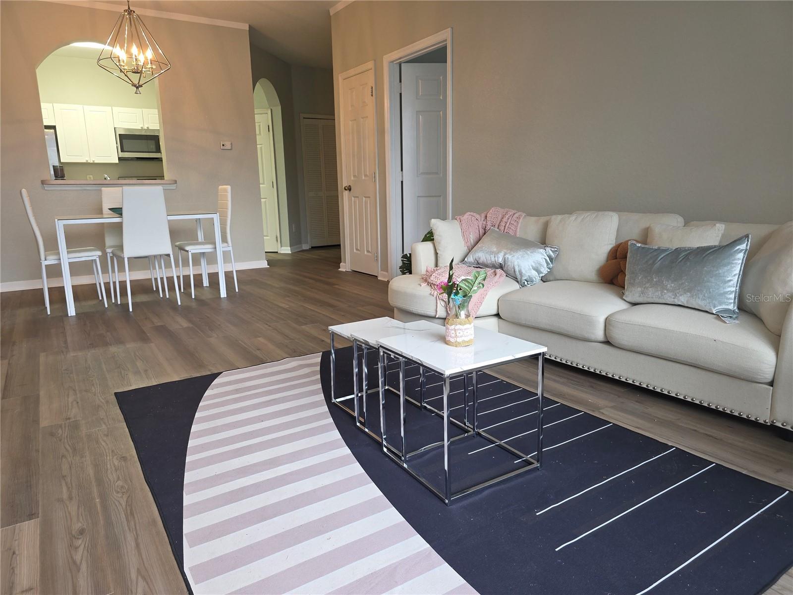 Image 6 of 21 For 2307 Butterfly Palm Way 201