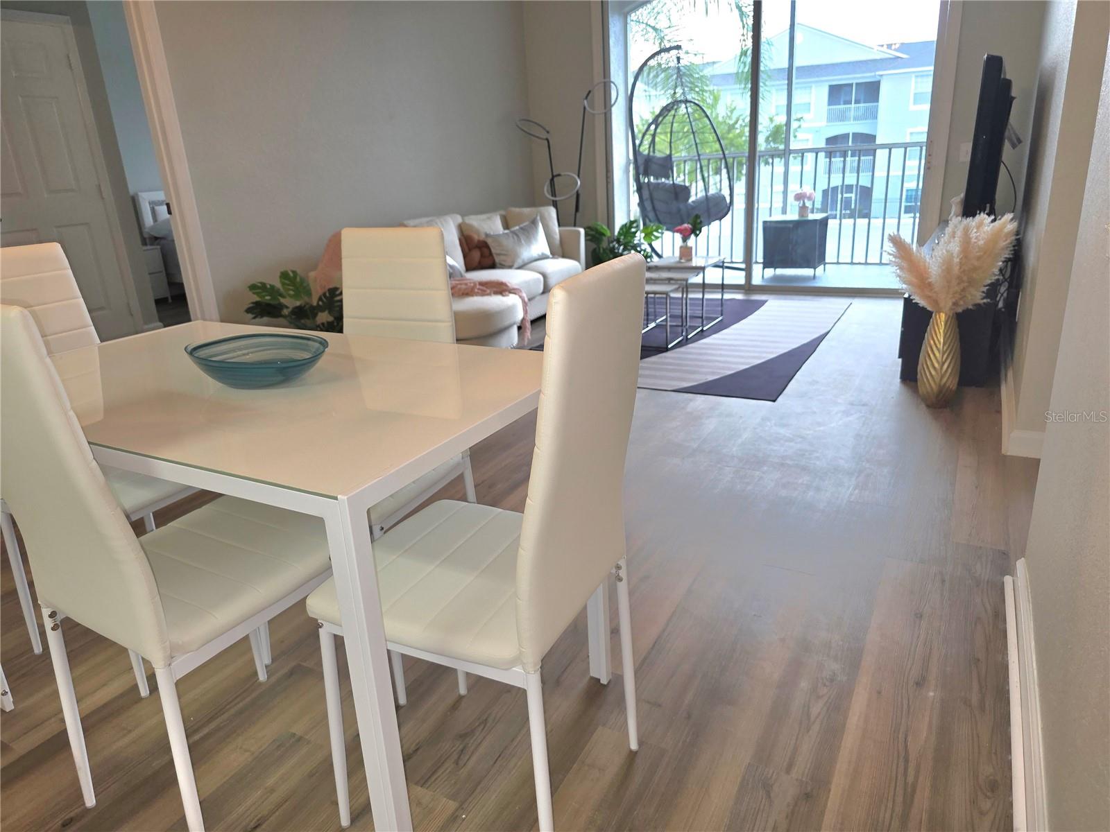 Image 7 of 21 For 2307 Butterfly Palm Way 201