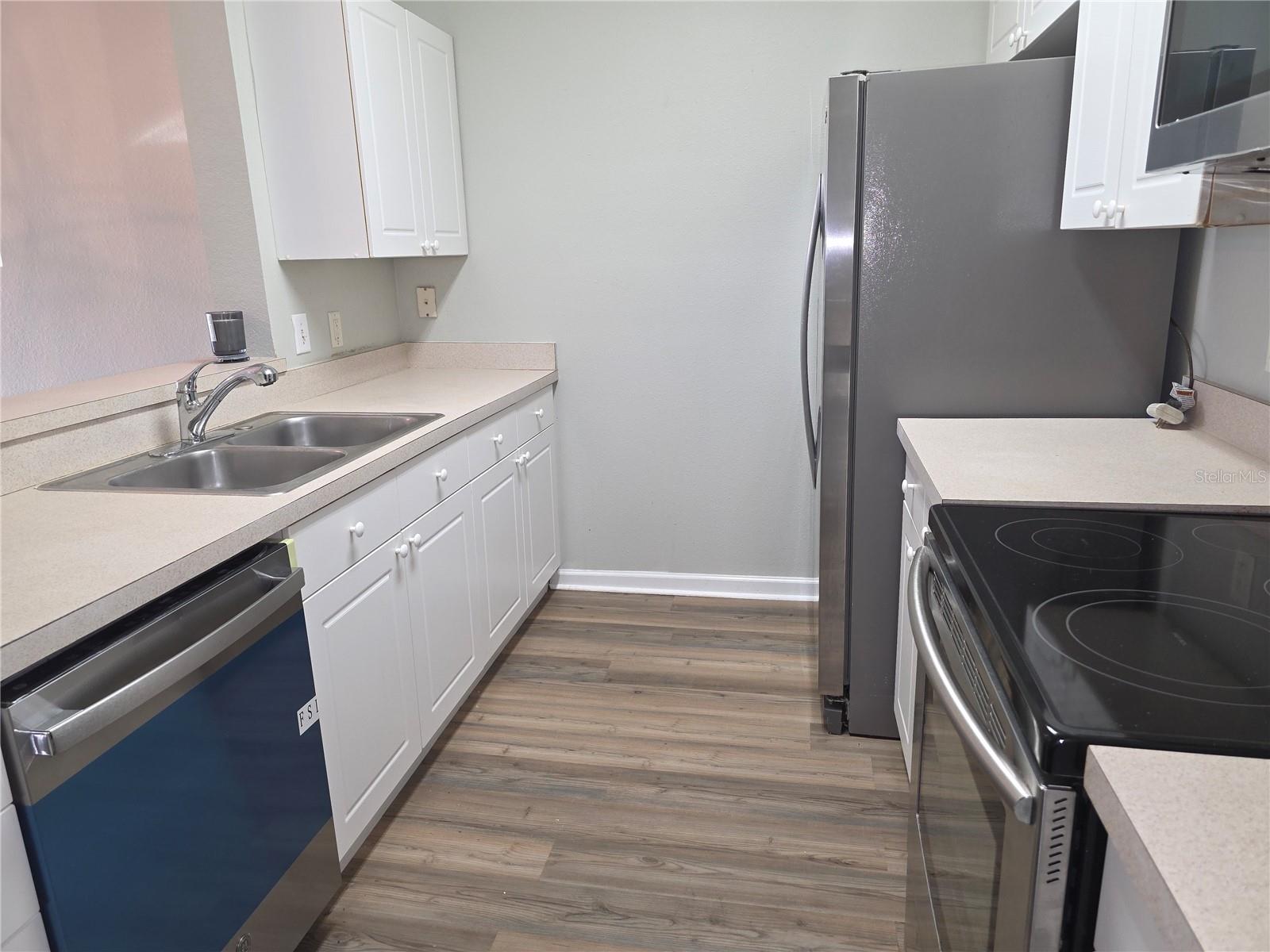 Image 8 of 21 For 2307 Butterfly Palm Way 201