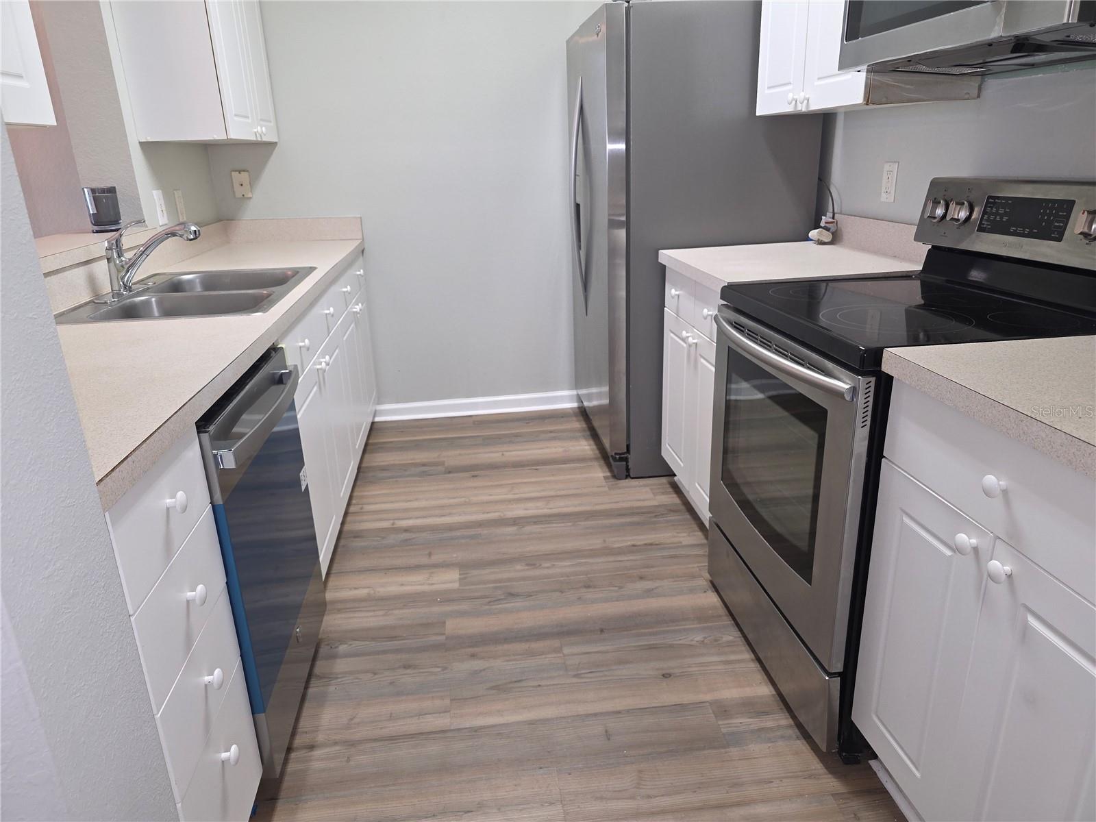 Image 9 of 21 For 2307 Butterfly Palm Way 201