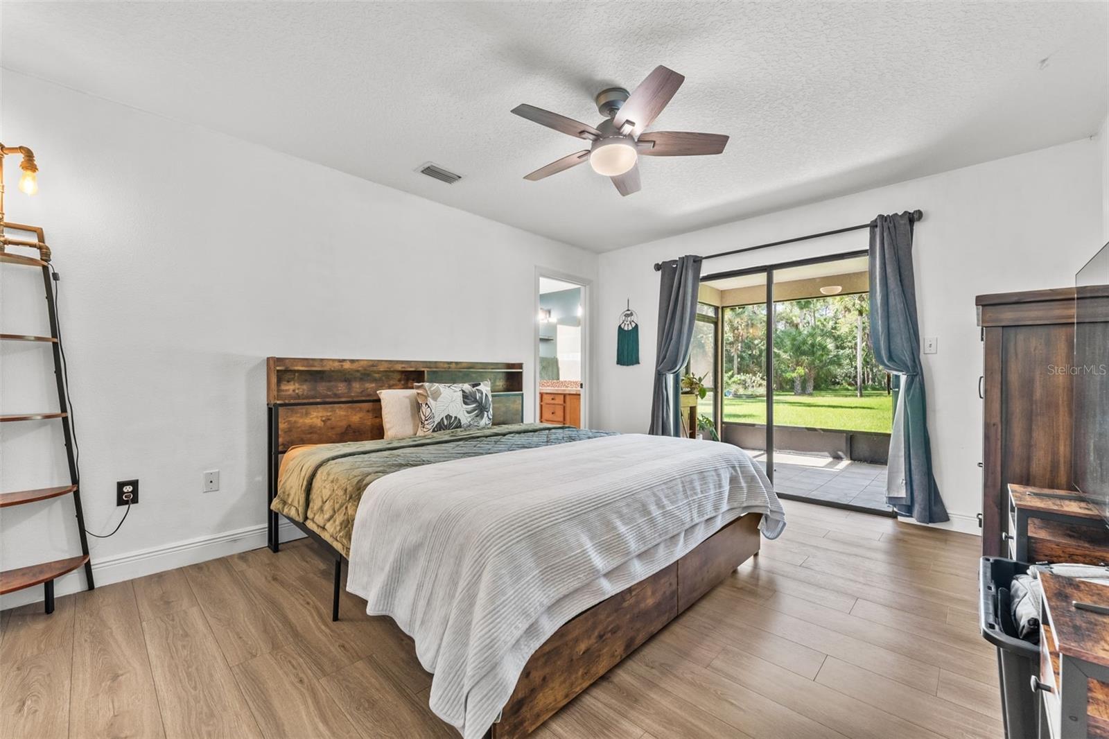 Image 26 of 41 For 5560 Bob White Trail