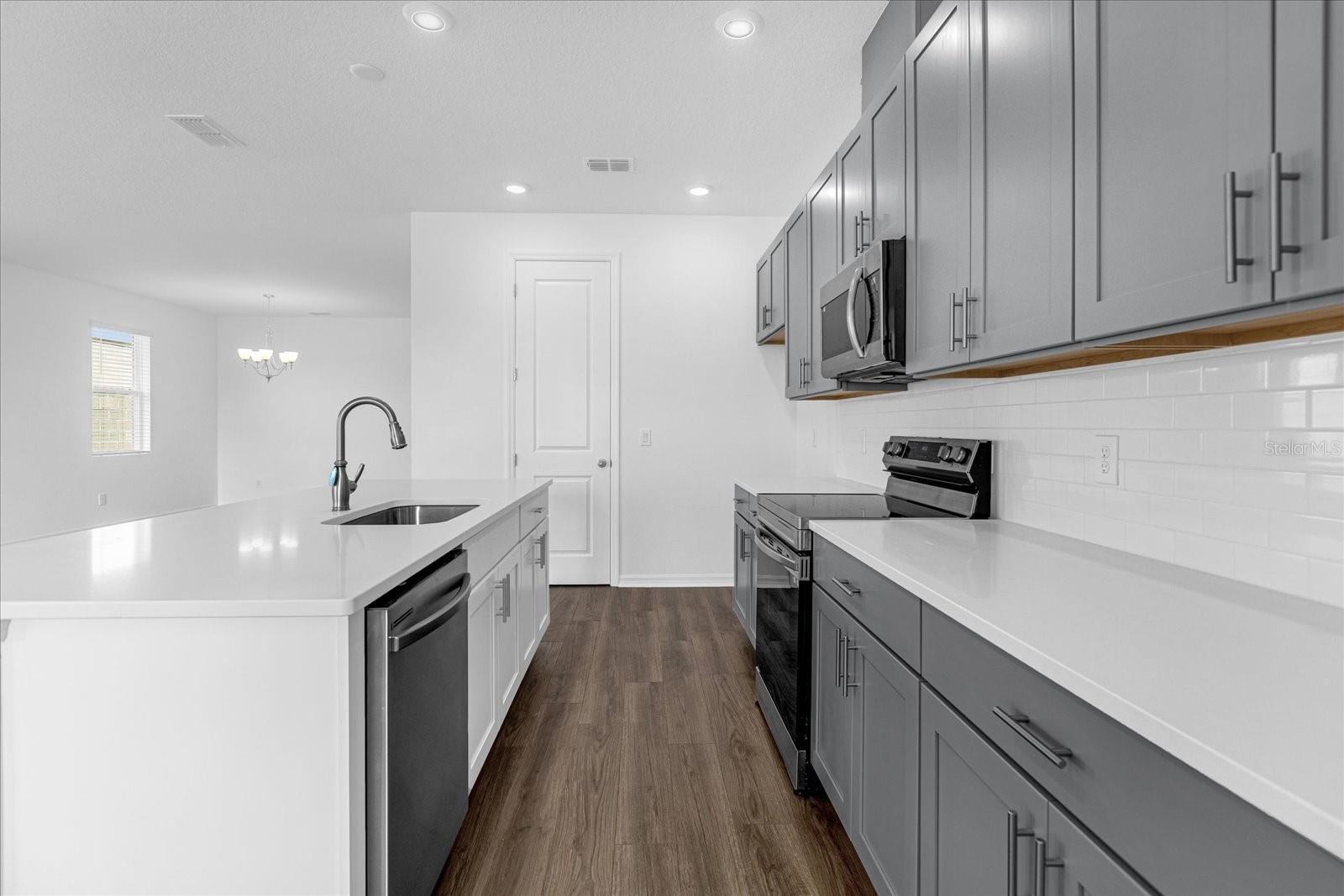 Image 15 of 29 For 2355 Lancashire Street