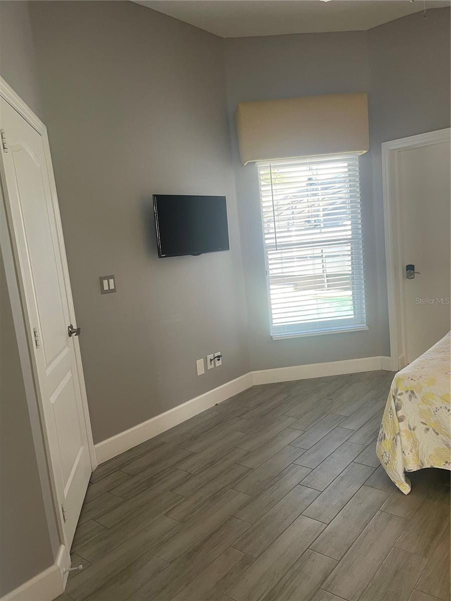 Image 12 of 22 For 15454 Markham Drive