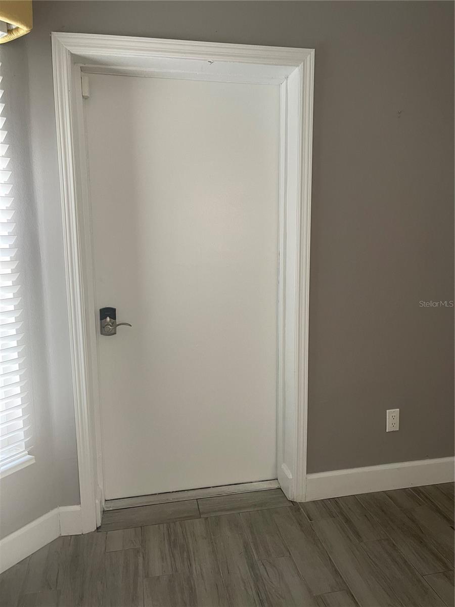 Image 14 of 22 For 15454 Markham Drive