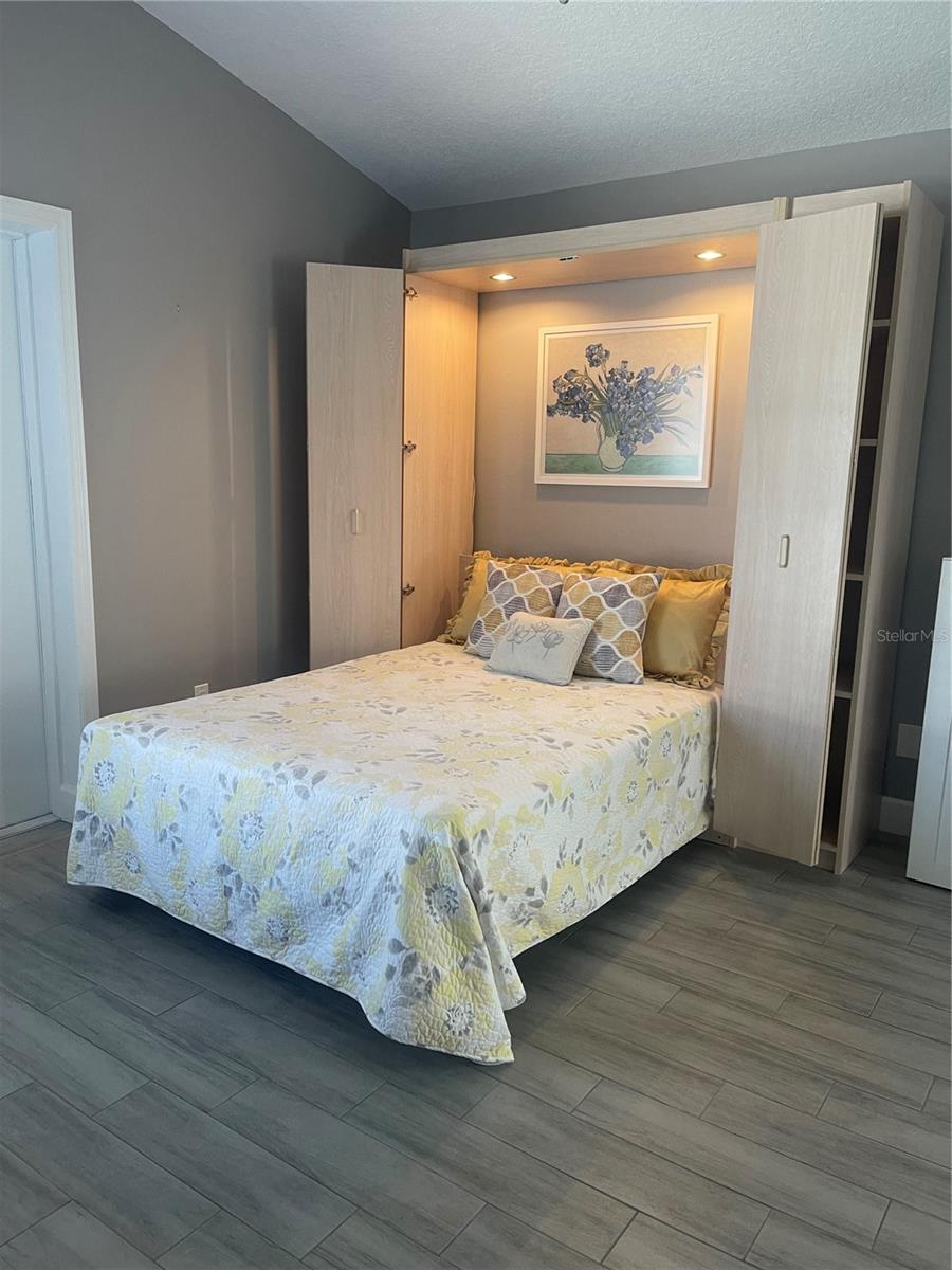 Image 6 of 22 For 15454 Markham Drive