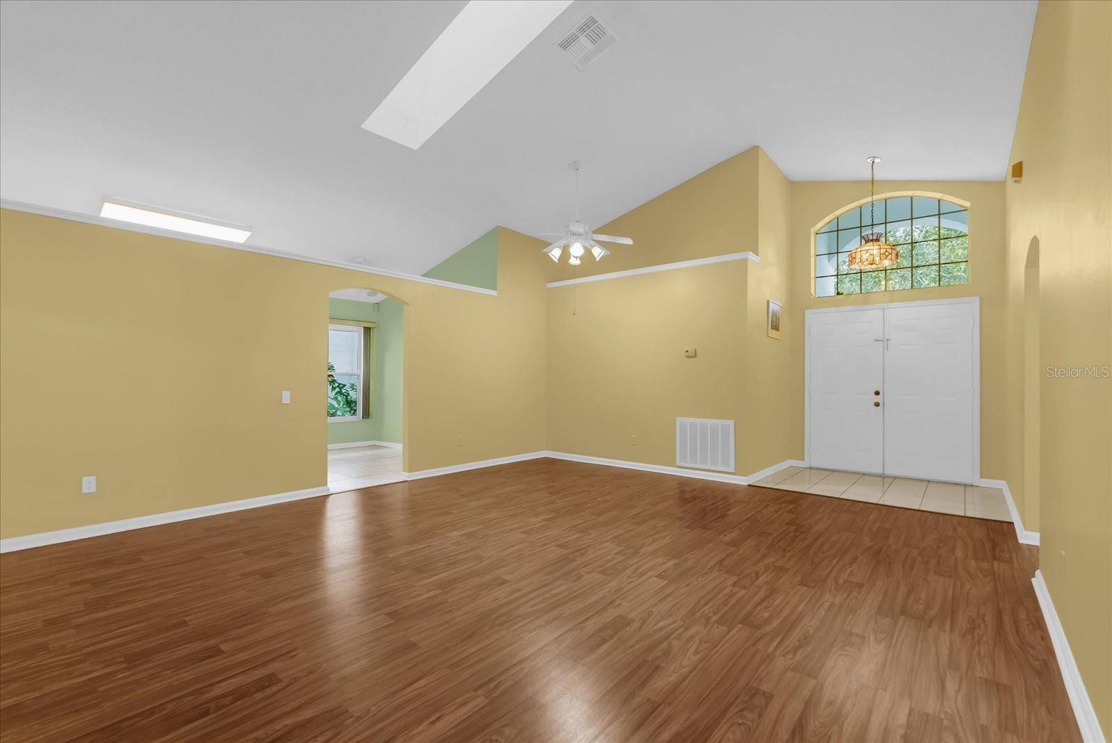 Image 3 of 24 For 813 Garden Glen Loop