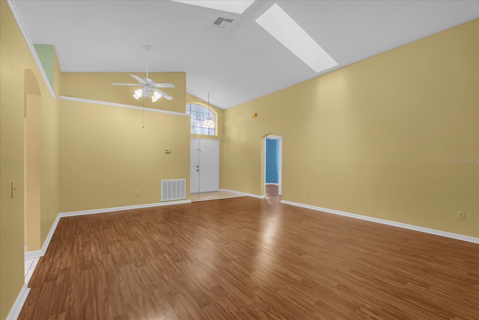 Image 4 of 24 For 813 Garden Glen Loop