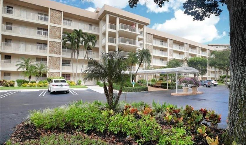 Image 3 of 15 For 3503 Oaks Way 212