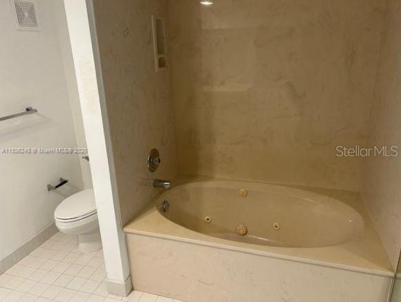 Image 5 of 15 For 3503 Oaks Way 212