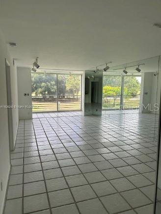 Image 6 of 15 For 3503 Oaks Way 212