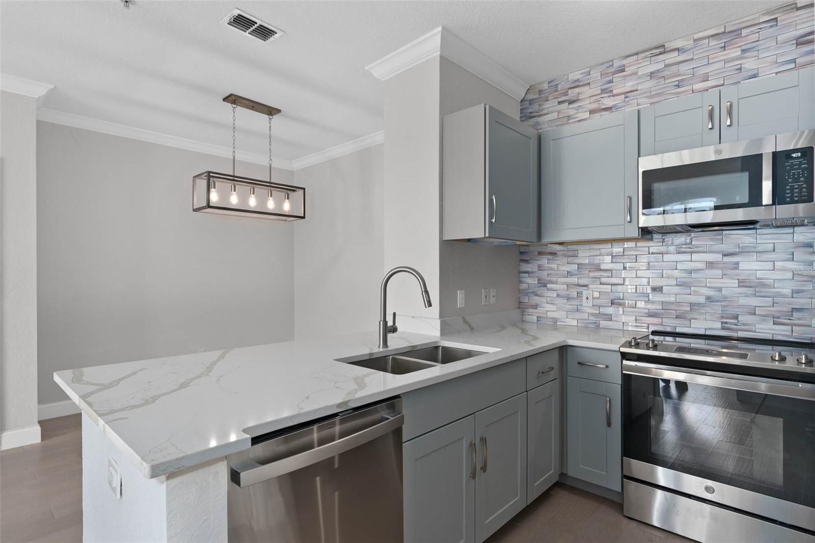 Image 10 of 45 For 2740 Maitland Crossing Way 206