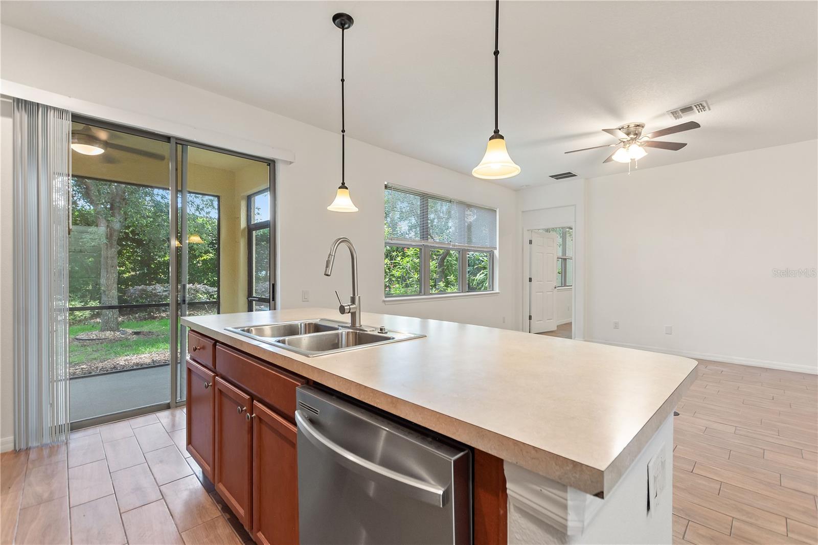 Image 7 of 35 For 519 Cadiz Drive