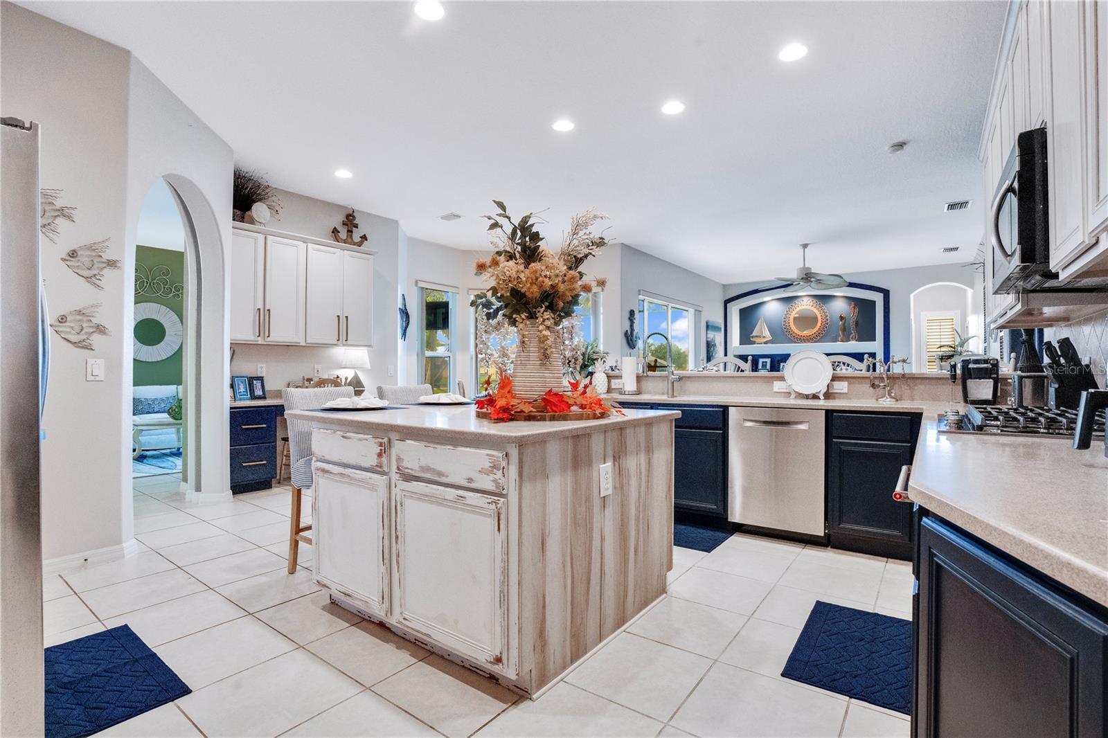 Image 22 of 59 For 3637 Peninsula Circle