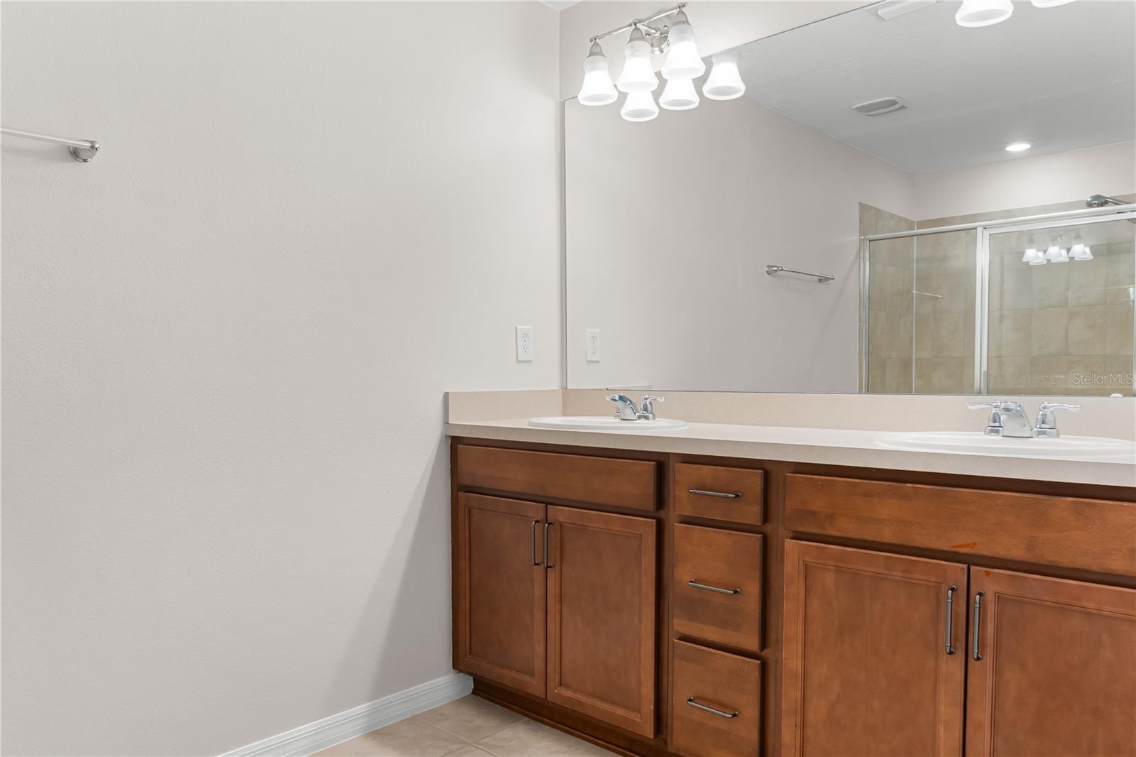 Image 17 of 31 For 3869 Plainview Drive