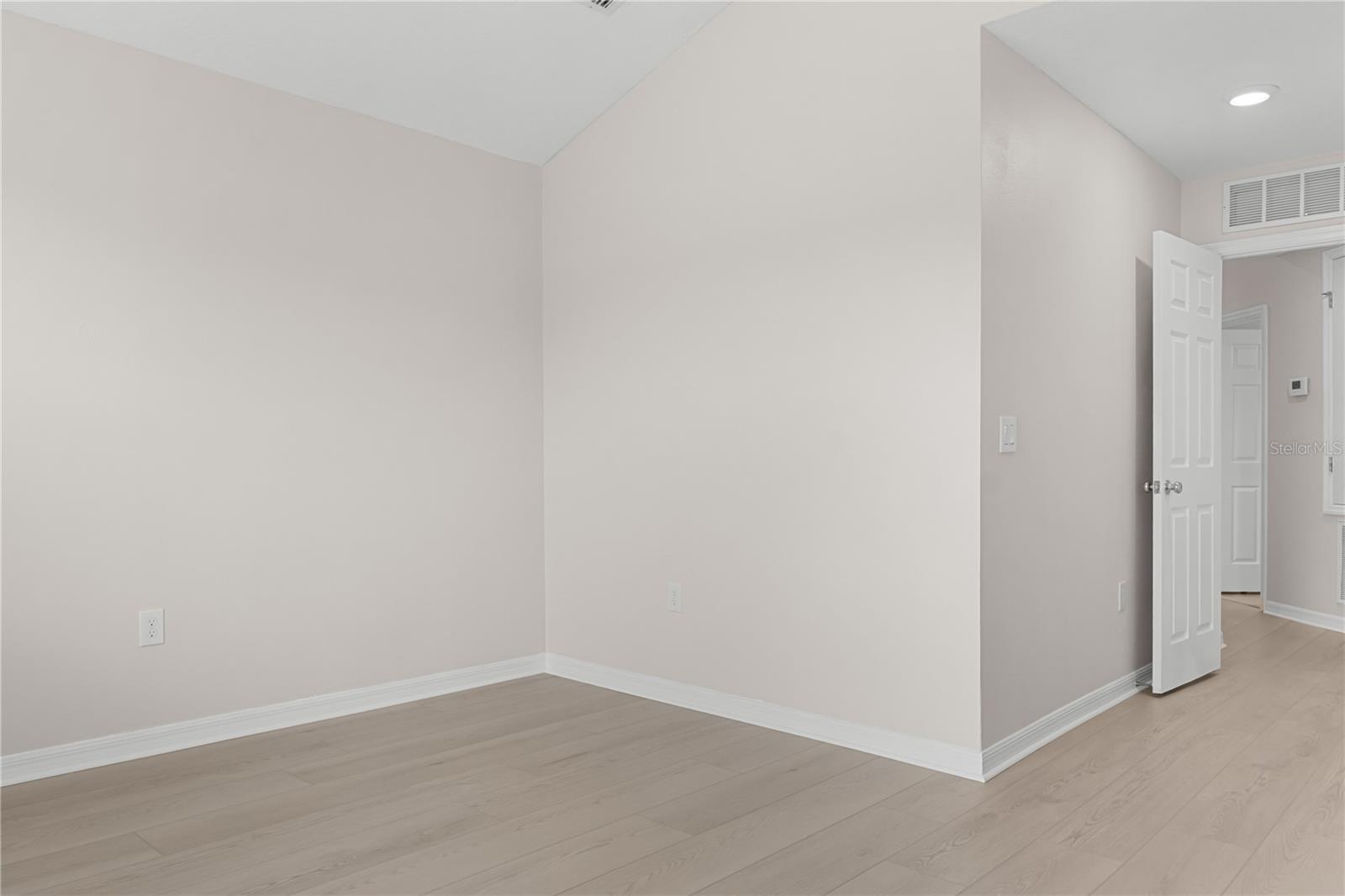 Image 23 of 31 For 3869 Plainview Drive