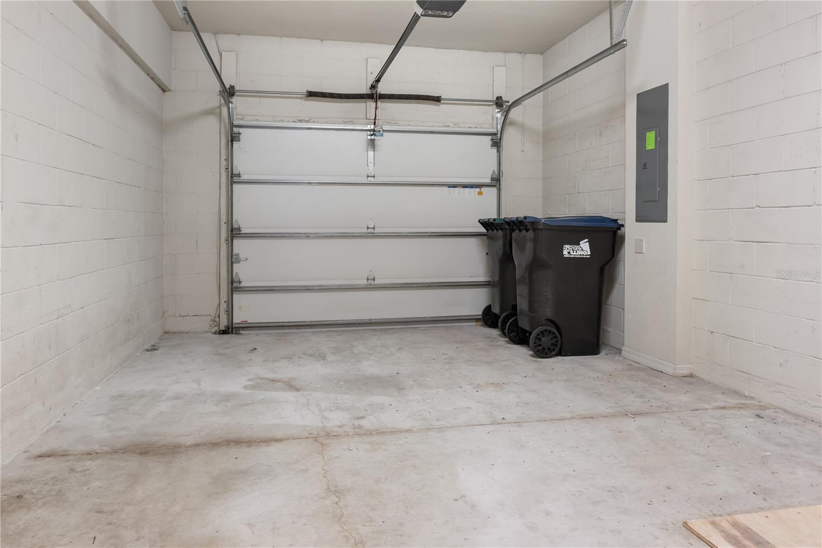 Image 25 of 31 For 3869 Plainview Drive