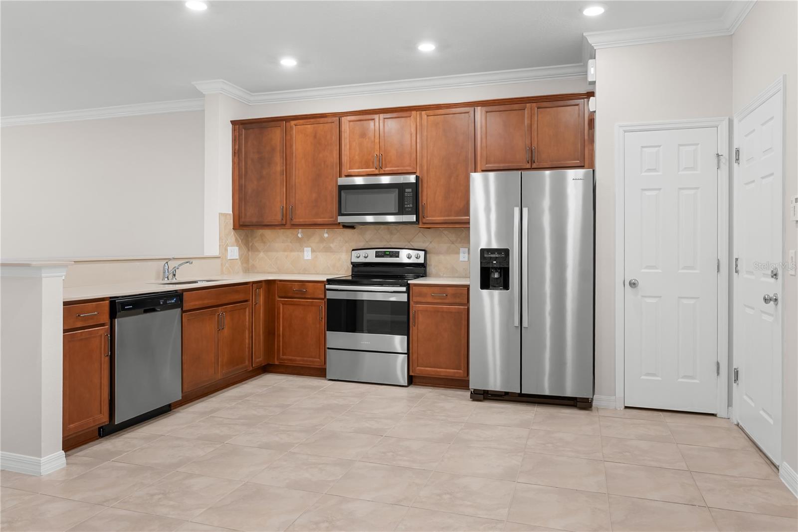 Image 4 of 31 For 3869 Plainview Drive