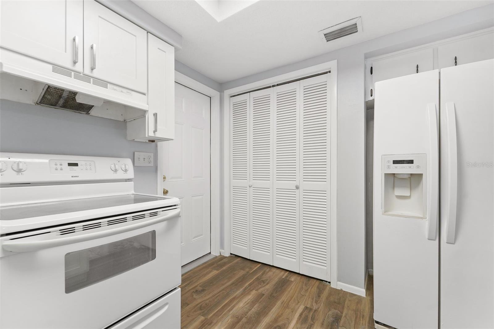 Image 10 of 21 For 9425 Palm Avenue