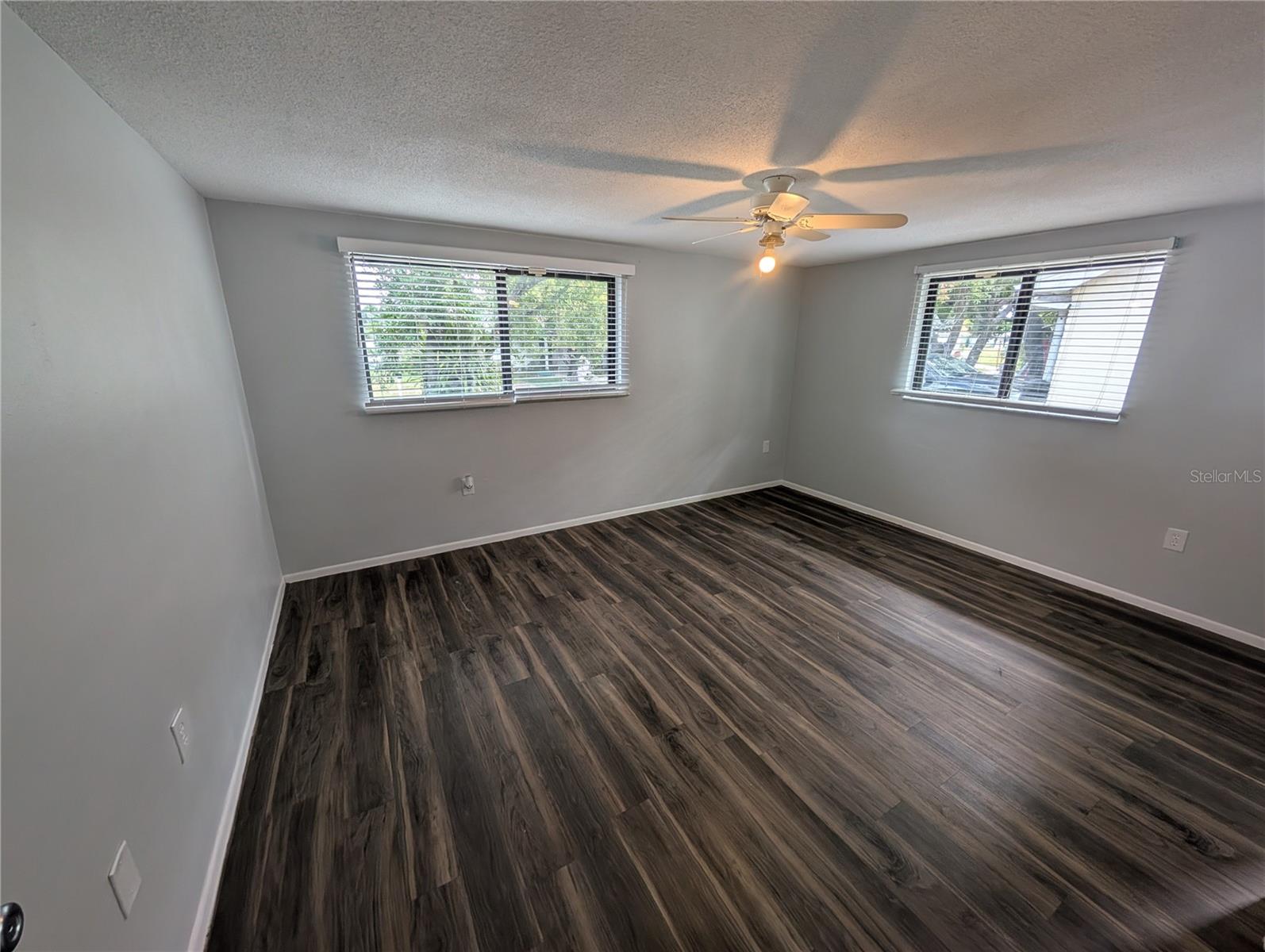 Image 11 of 21 For 9425 Palm Avenue