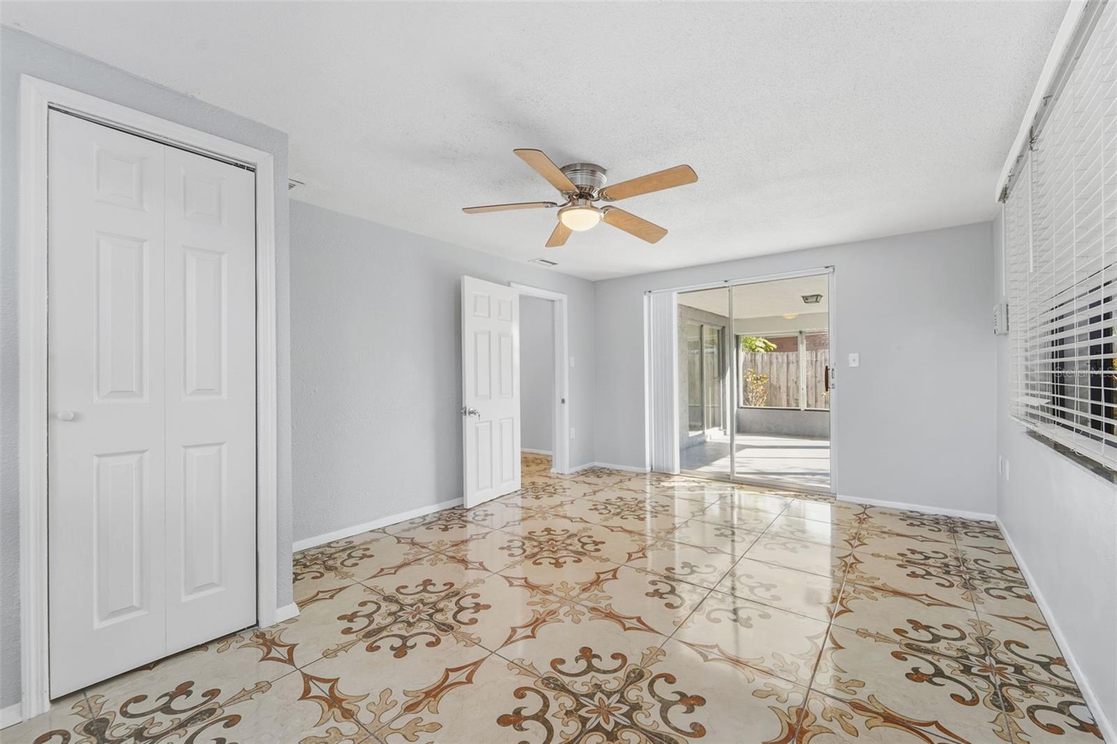 Image 14 of 21 For 9425 Palm Avenue