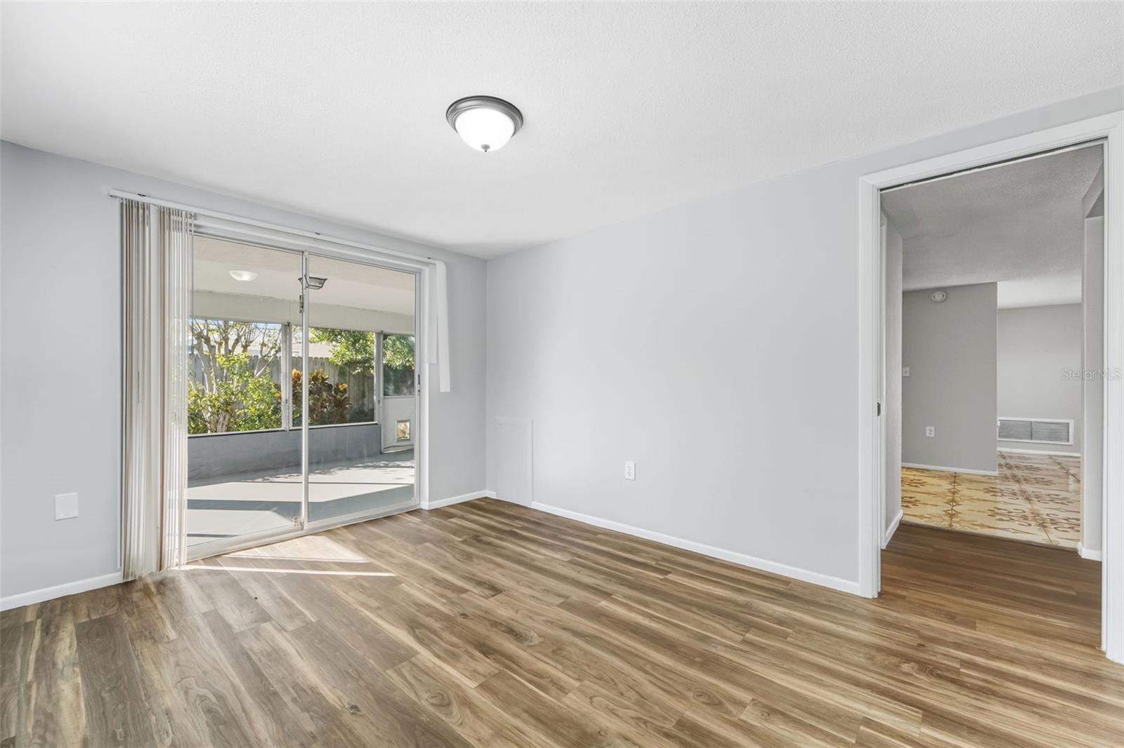 Image 15 of 21 For 9425 Palm Avenue