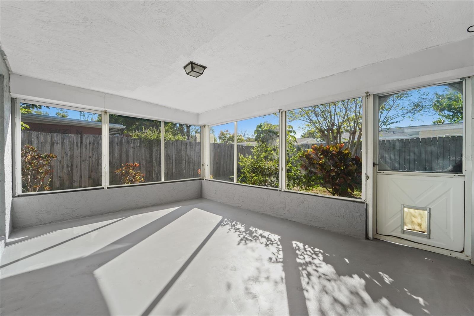 Image 17 of 21 For 9425 Palm Avenue