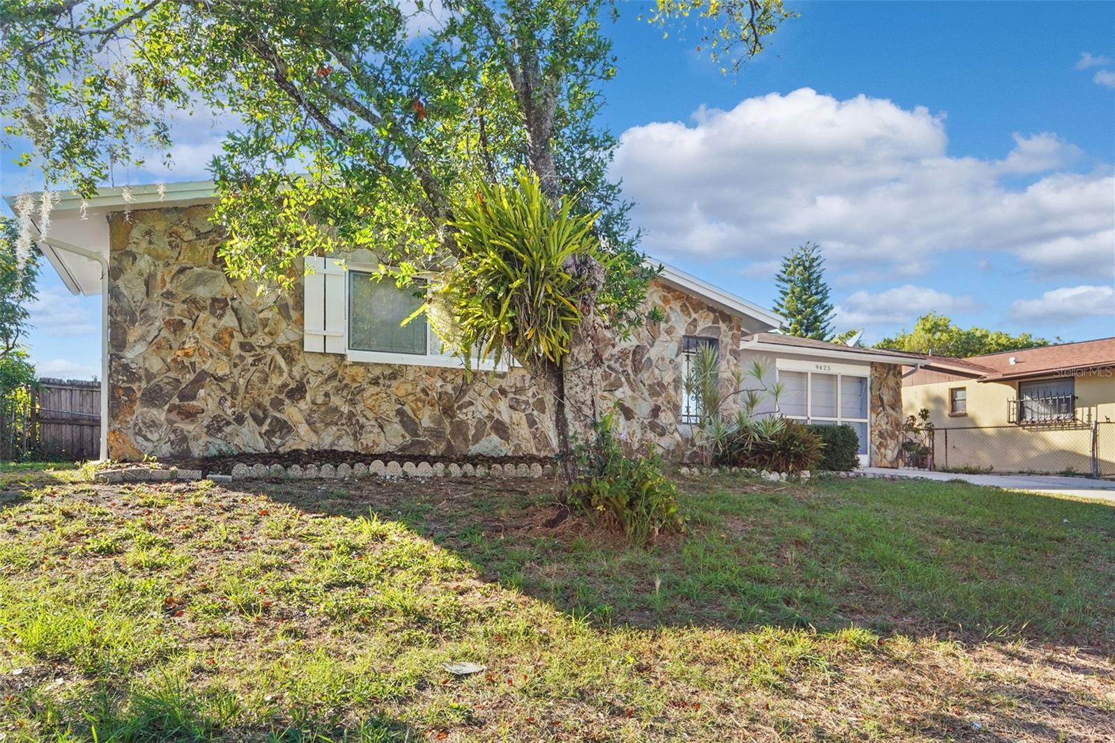 Image 2 of 21 For 9425 Palm Avenue