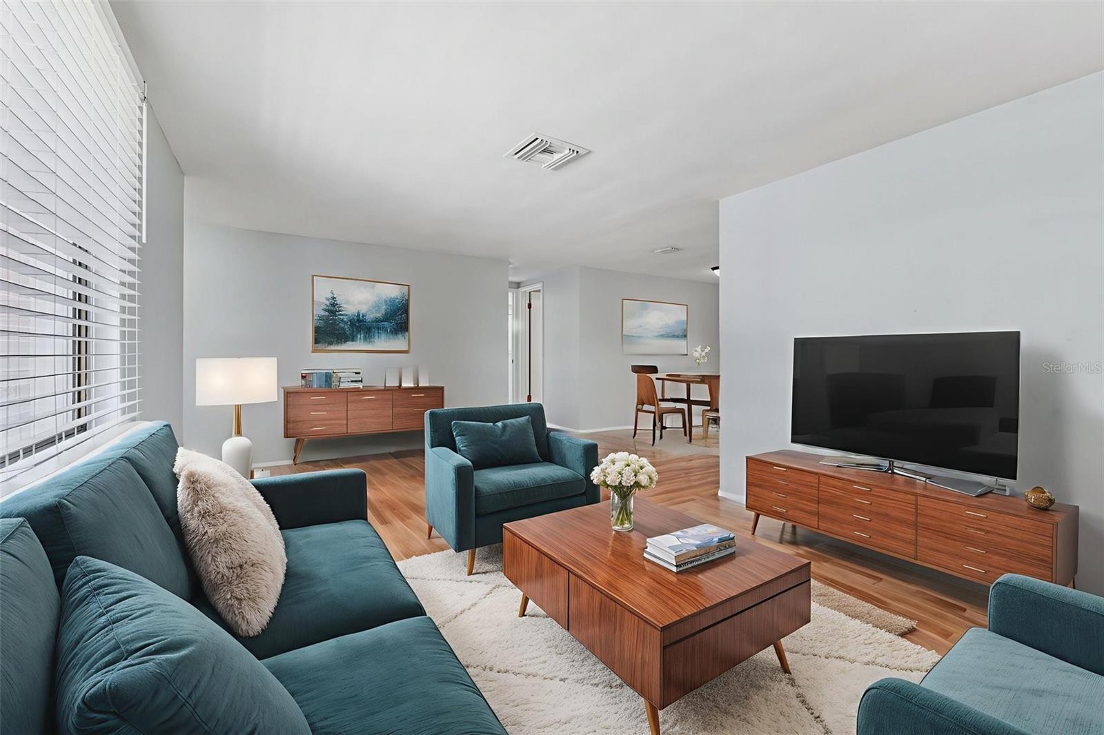 Image 6 of 21 For 9425 Palm Avenue