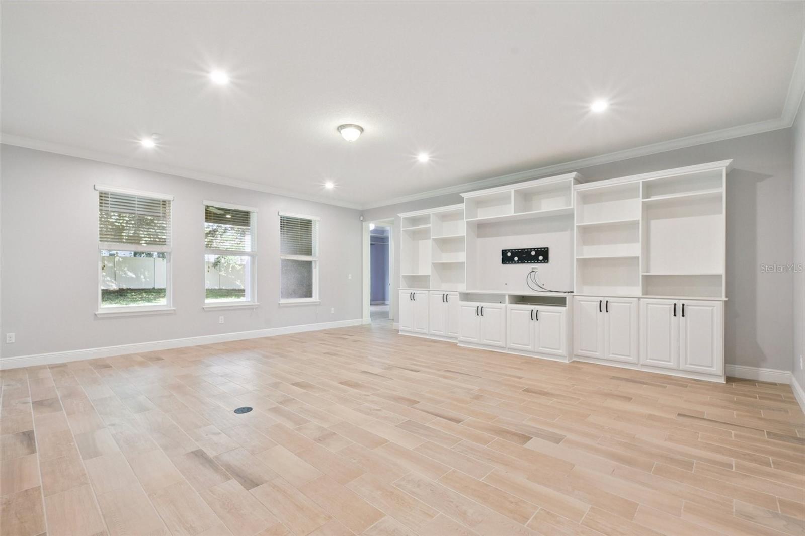 Image 4 of 45 For 4940 Palmetto Park Drive