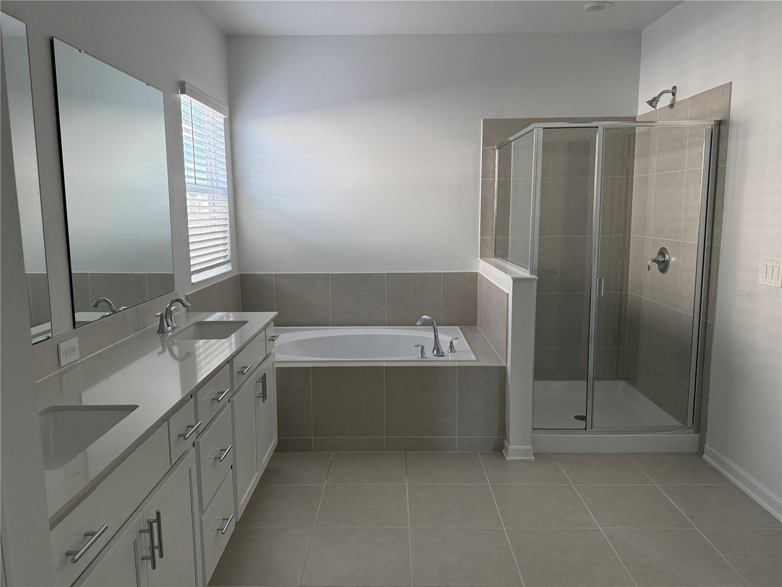 Image 21 of 29 For 2263 Rider Rain Lane