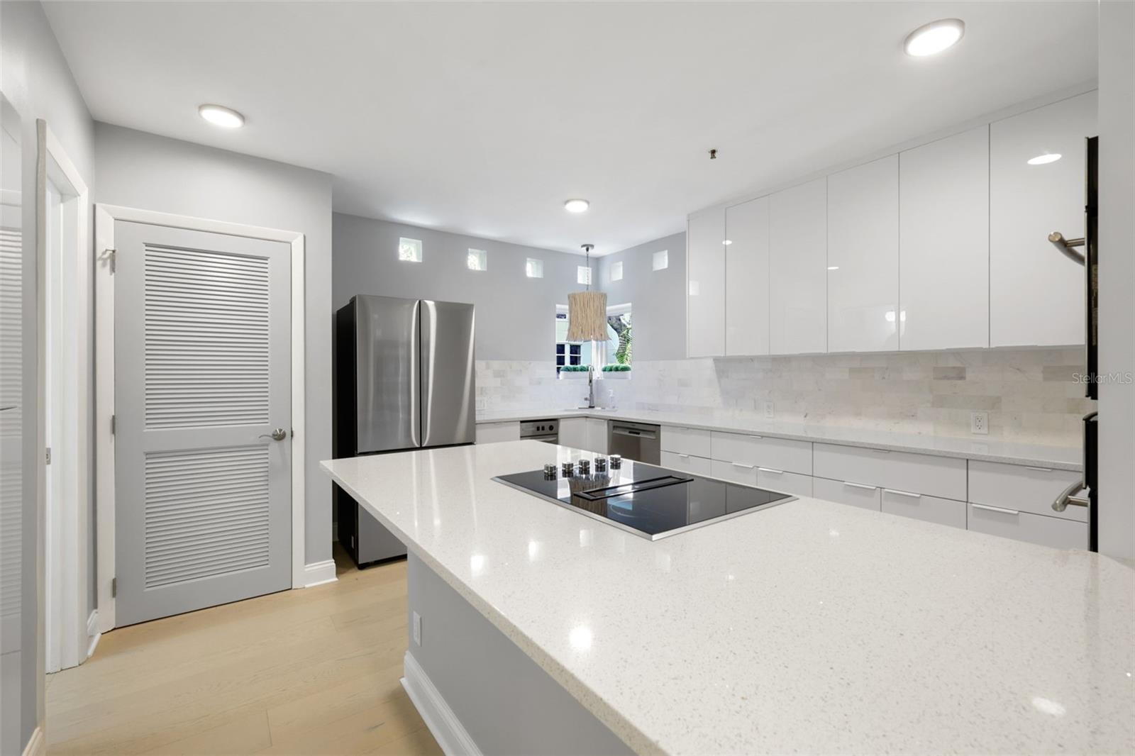 Image 10 of 40 For 4950 Bayshore Boulevard 23