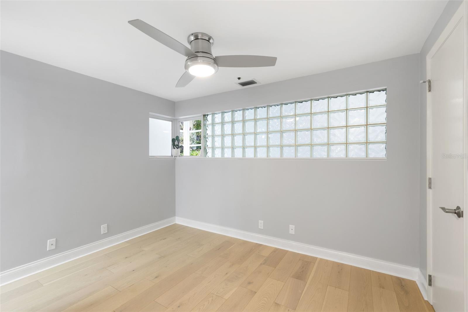 Image 15 of 40 For 4950 Bayshore Boulevard 23