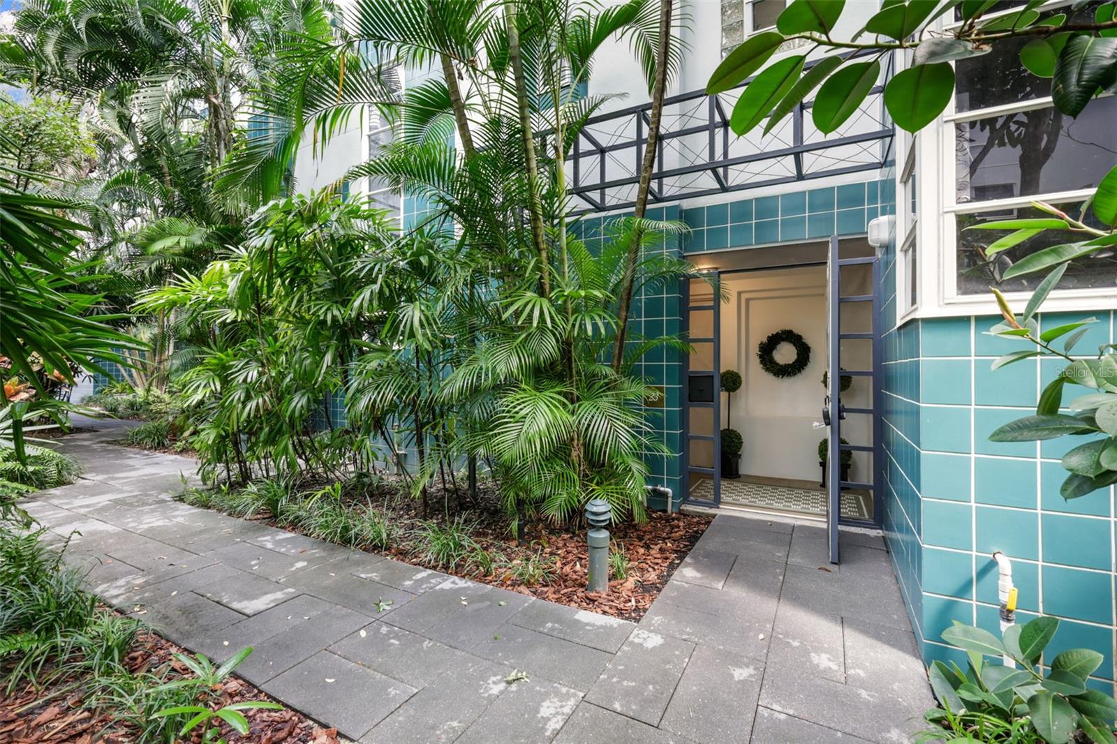 Image 33 of 40 For 4950 Bayshore Boulevard 23