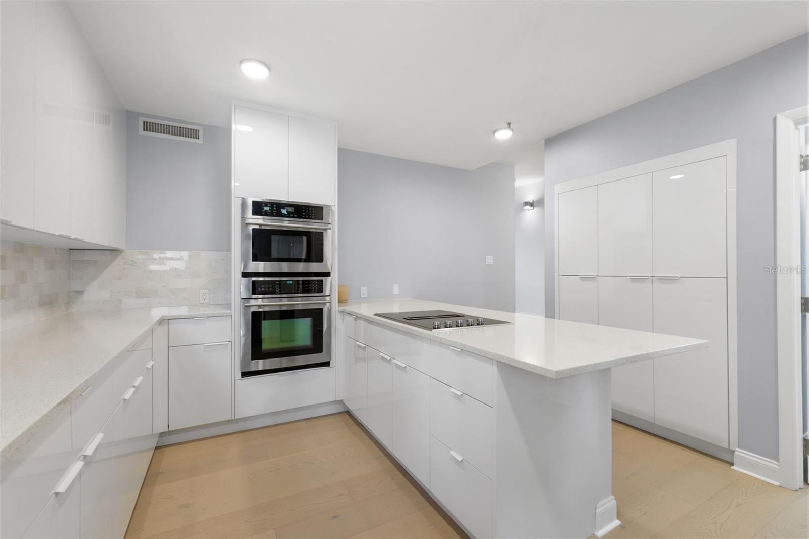 Image 9 of 40 For 4950 Bayshore Boulevard 23