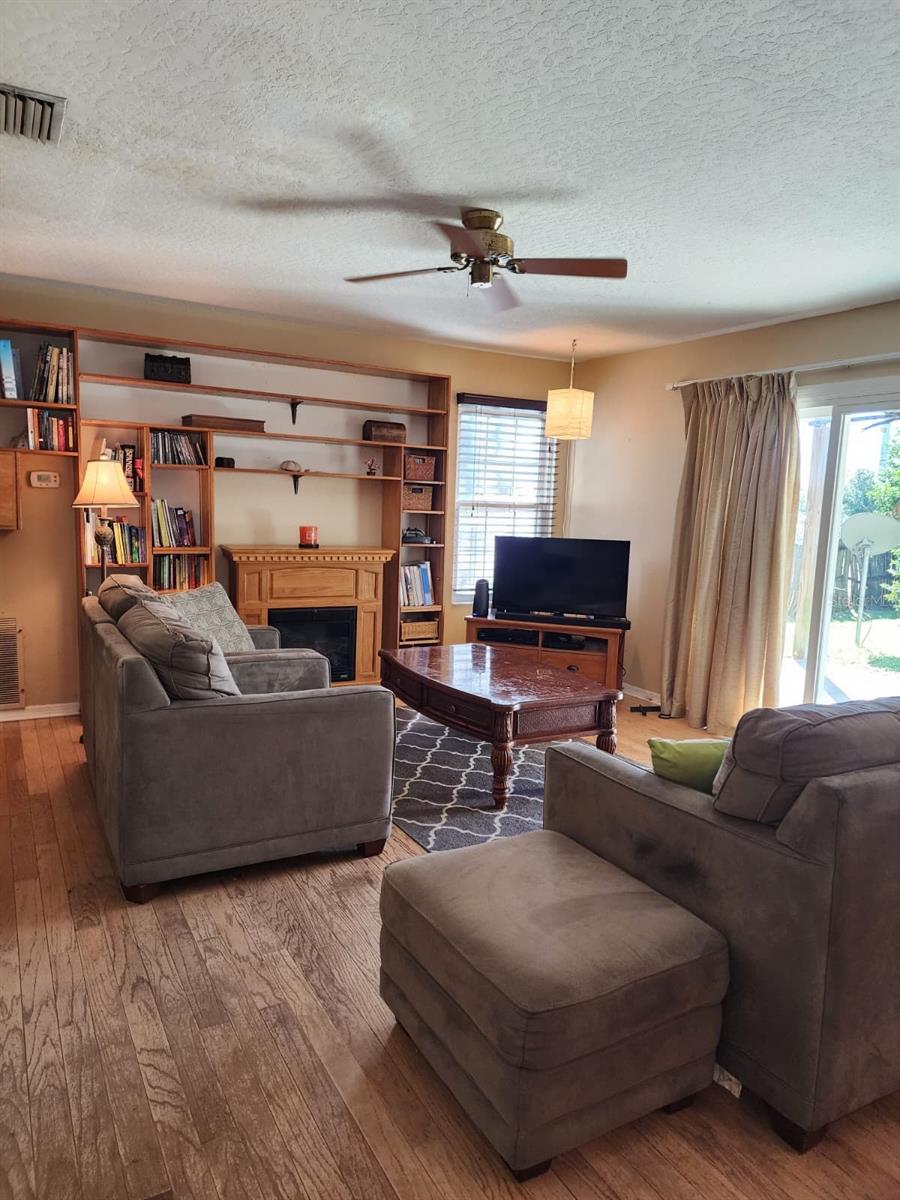 Image 3 of 18 For 11462 Commercial Street