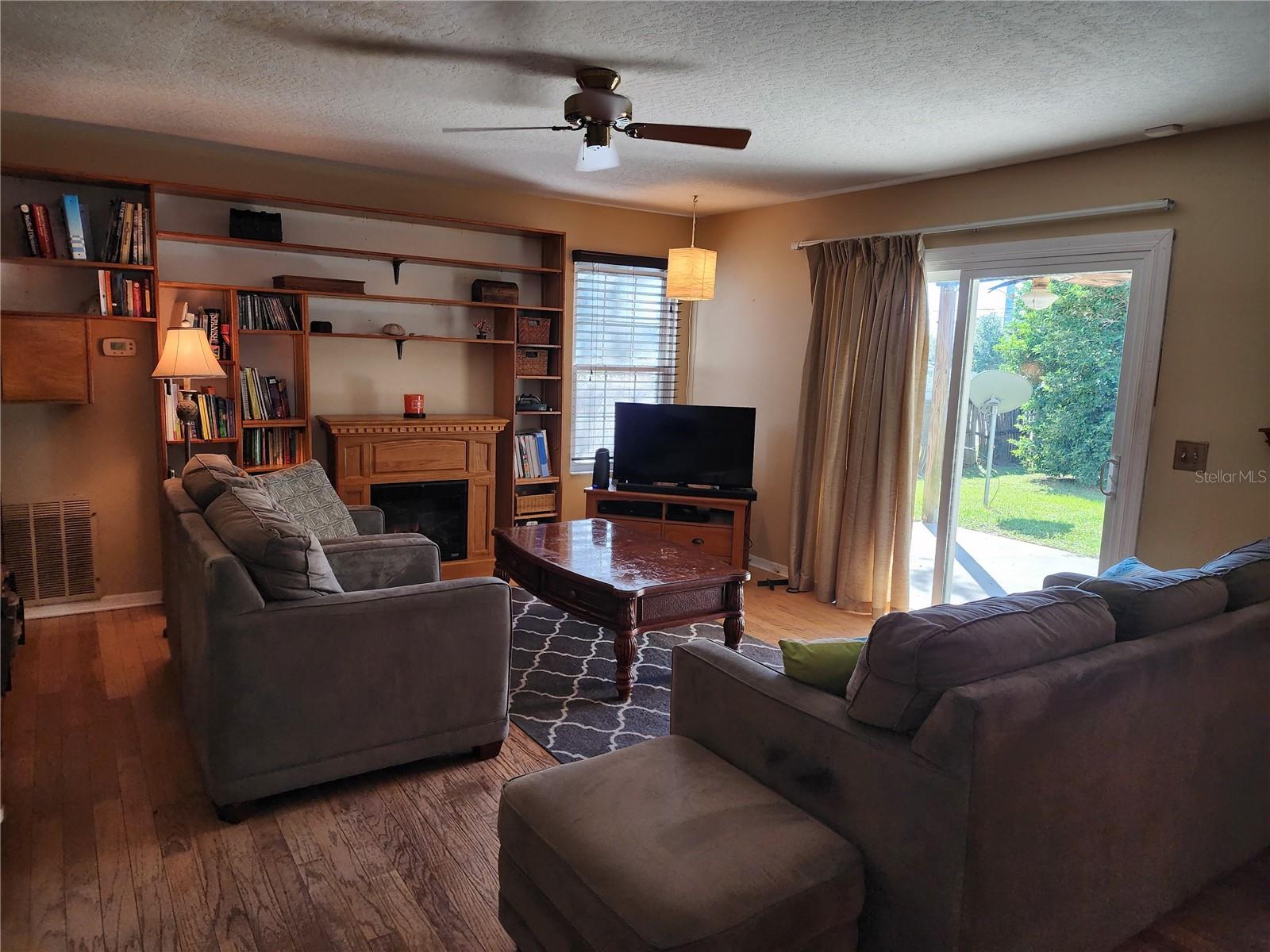 Image 4 of 18 For 11462 Commercial Street