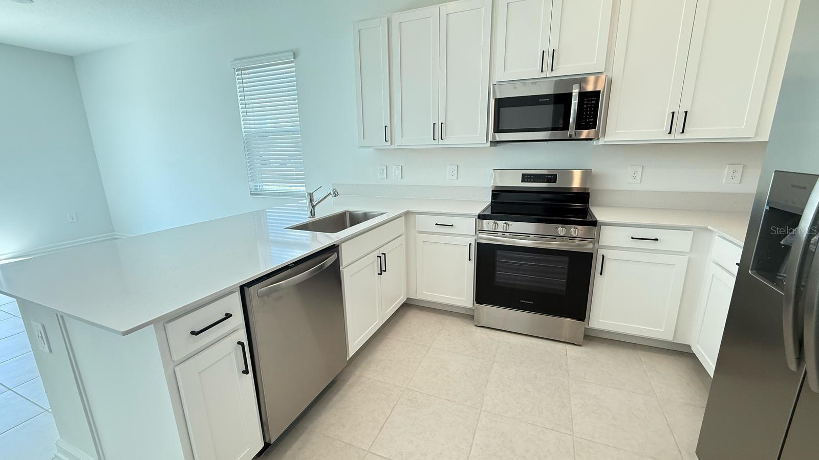 Image 2 of 23 For 3114 Laurent Loop