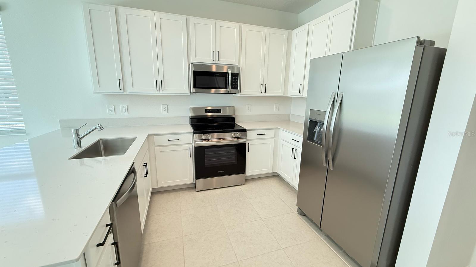 Image 3 of 23 For 3114 Laurent Loop