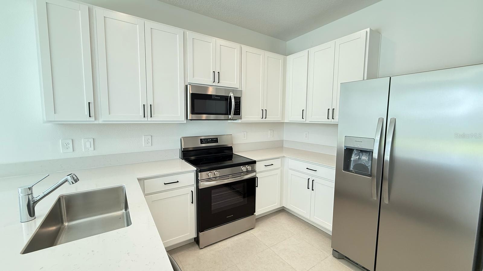 Image 4 of 23 For 3114 Laurent Loop