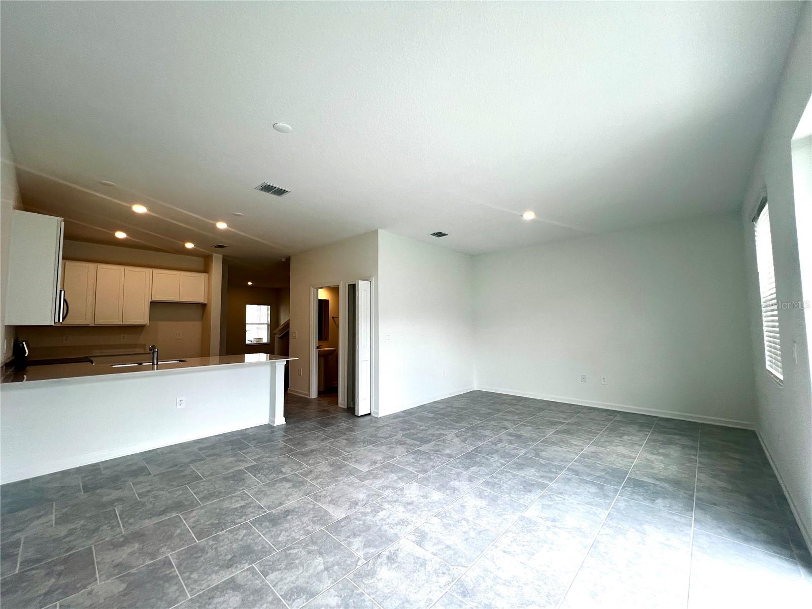 Image 6 of 23 For 3114 Laurent Loop