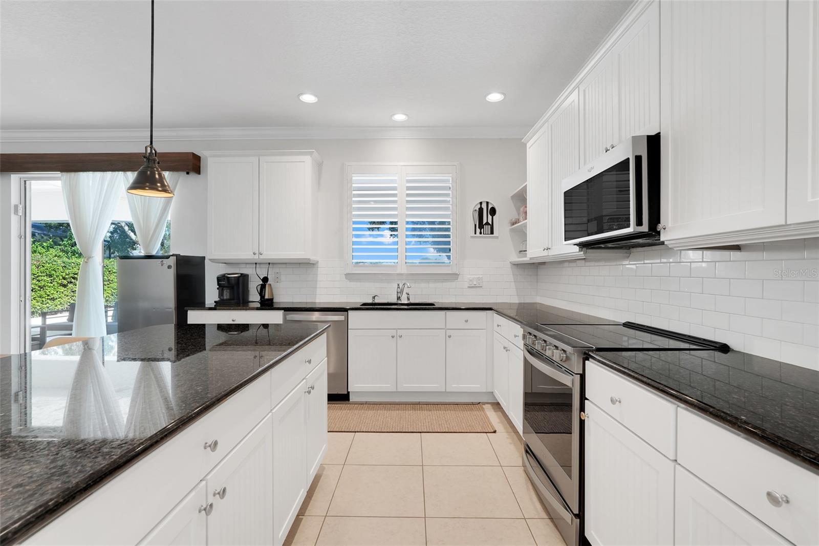 Image 14 of 53 For 11859 Thatcher Avenue