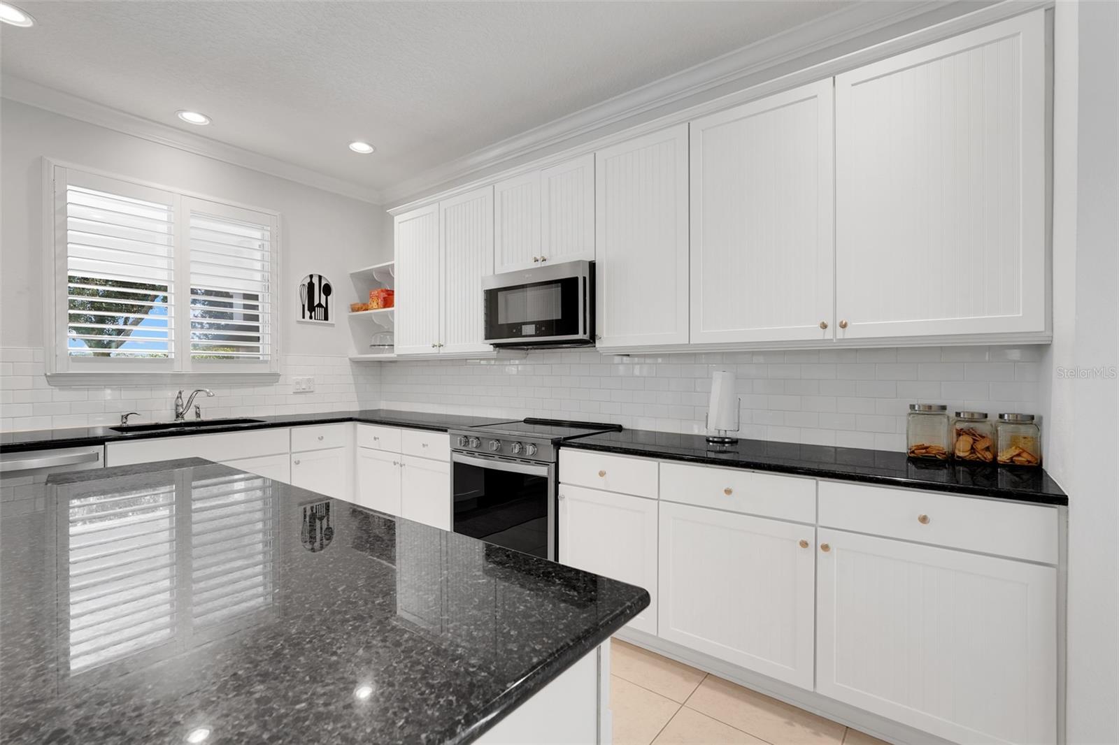 Image 16 of 53 For 11859 Thatcher Avenue