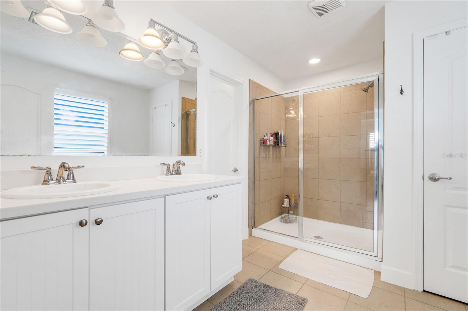 Image 25 of 53 For 11859 Thatcher Avenue