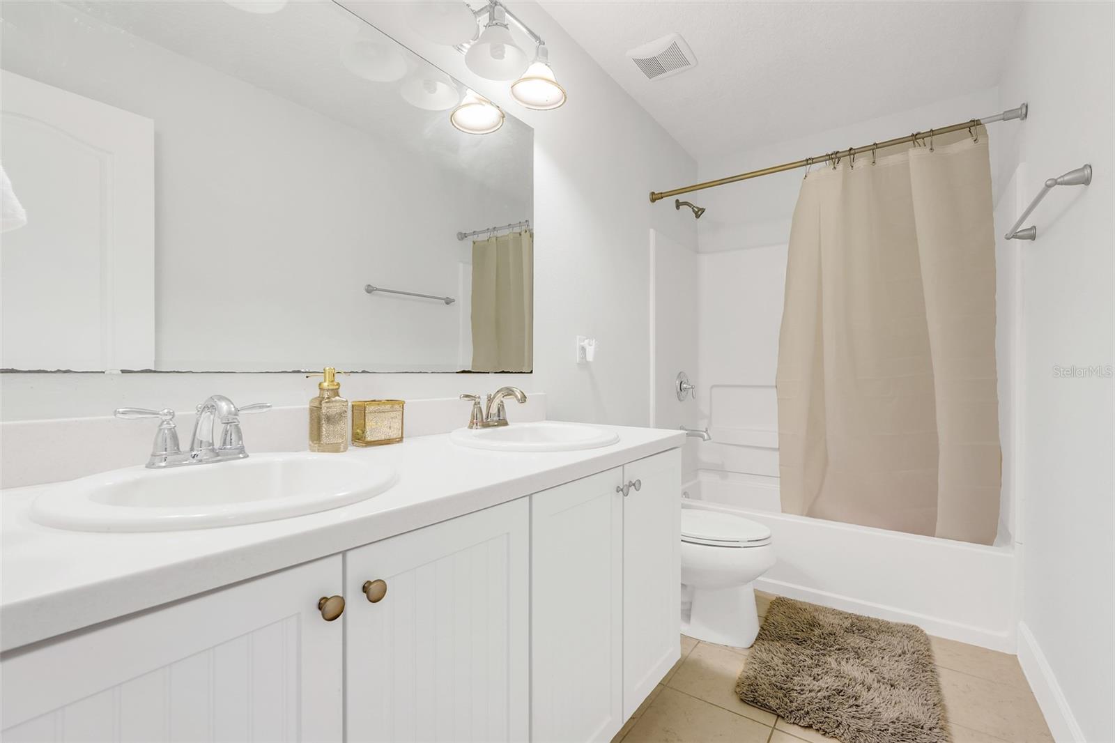 Image 30 of 53 For 11859 Thatcher Avenue