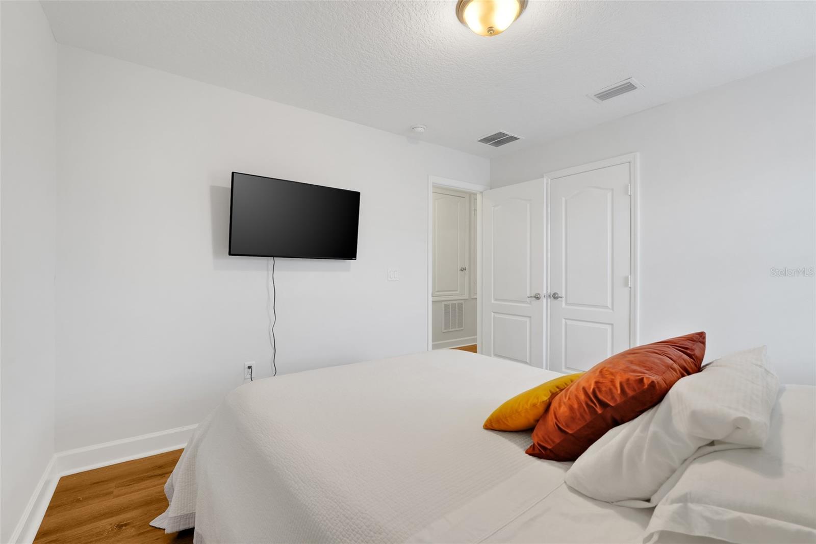 Image 32 of 53 For 11859 Thatcher Avenue