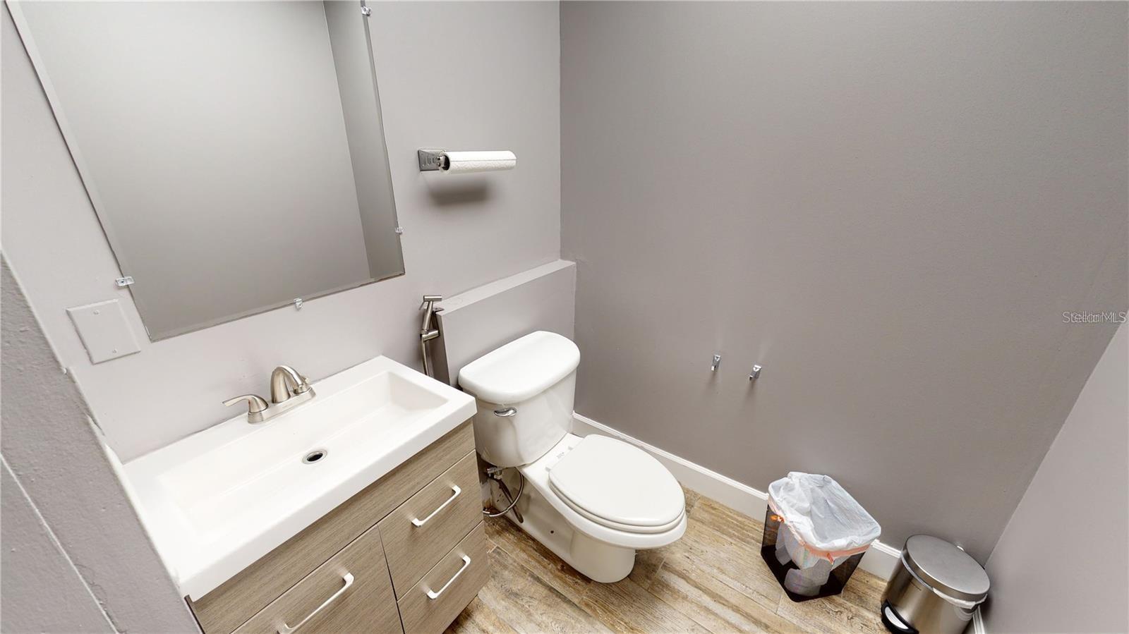 Image 18 of 21 For 109 Commerce Street 109